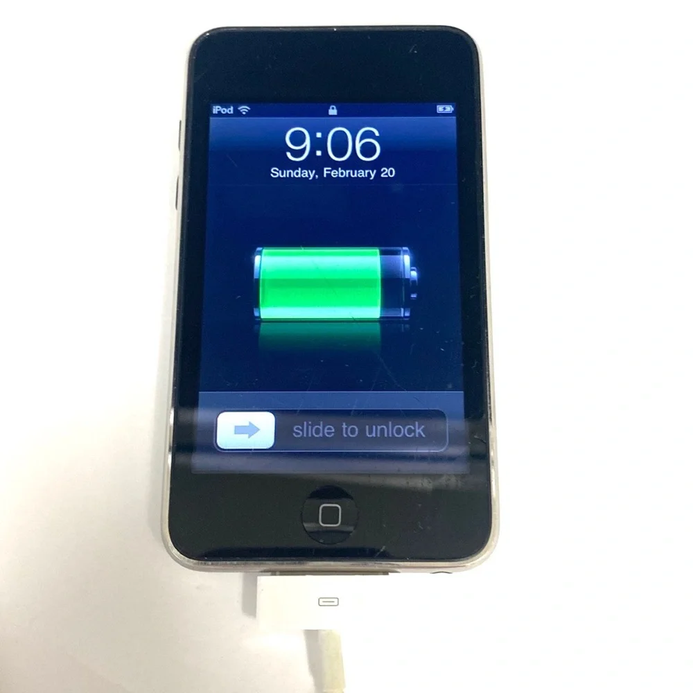 Apple iPod Touch Black/Silver 4th Generation 8GB